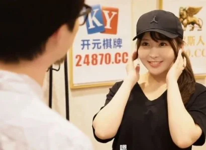 Cô gái giao hàng dễ tính dễ tính khi tới nơi