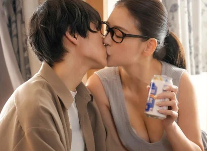 Anh chàng bị cắm sừng trong đau khổ được chị hàng xóm an ủi đặc biệt