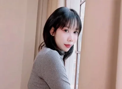 Cô nàng lồn múp xinh tươi tìm nhà thuê rồi địt với chủ ngay