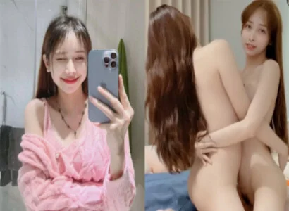 Lâm Thái Vy và cô bạn thân móc bím trên không gian phát trực tiếp