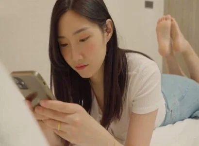 Chị ấy ăn vụng cùng anh nhân viên giao hàng